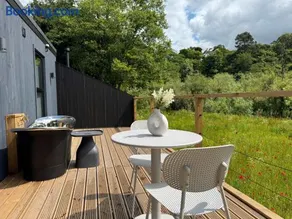 Kingfisher - Luxurious Off-Grid Eco Cabin with Riverviews - Image 3