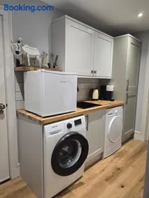 Casa Rosa Cheltenham - luxury unit, free parking - 5 star - Image 3