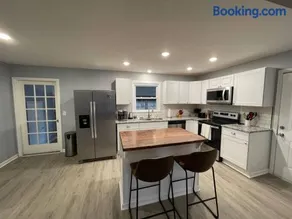 Remodeled Cottage With Sunroom - Image 3