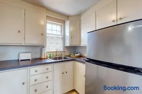 Lovely studio w/full kitchen/free WiFi- next to river/antique shops/restaurants - Image 4