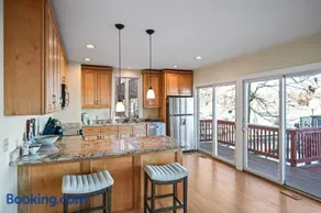 Waterfront Getaway - Dock UR Boat & Walk to Beach - Image 3