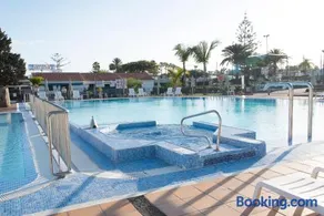 Maison de vacances avec terrasse, internet haut débit et piscine | Vue jardin - Image 5