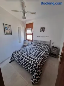 Maison en bord de canal avec piscine privée et amarre privée - Image 2