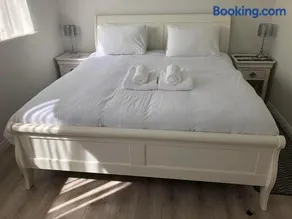 Railway Avenue Rooms - Image 5