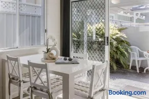 RED Rock - Where Yamba Adventures Meet Townhouse Comfort - Holiday Yamba - Image 2
