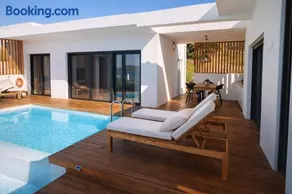 Villa Rika Seaside Villa, Pool, 3 Bedroom Near Promenade - Image 4