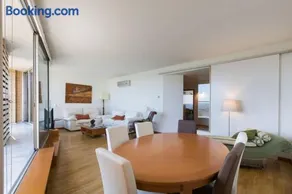 Sea views & city skyline - Image 3