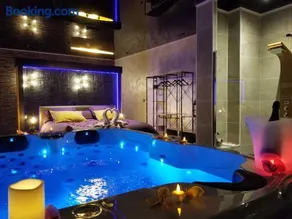 Suite avec Jacuzzi - Clim - Terrasse - Wi-Fi - Image 2