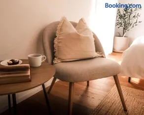 Lakeview Homestay - Private Guest Rooms & Bathroom - Image 5