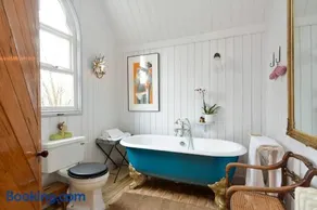 The Tabernacle, Design-led Converted Chapel with Hot Tub, Highland Perthshire - Image 3
