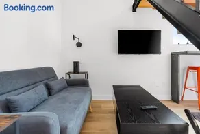 Sleek & Stylish Urban Loft - Image 1
