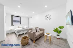 Burwood 1Br apt nearTrainShopping street parking - Image 1