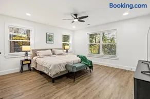 Serene 4BR w Open Layout Close to Galleria & DFW - Image 3