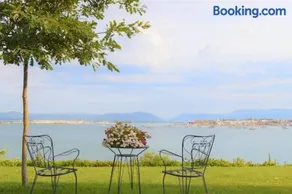 Harmony Seafront Apartment - Image 5
