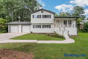 Cozy Cumberland ATL Home w Hot Tub - Image 3