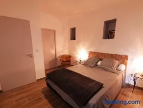 Voll ausgestattete Ferienunterkunft mit Garten und Terrasse - Image 3