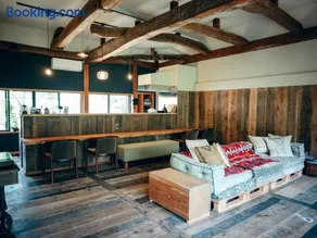 家主居住型の民泊ですが二世帯住宅の作りで玄関からキッチンやお風呂の水回りまで別空間をご案内 - Image 1