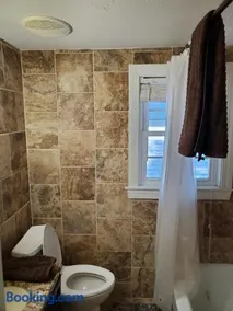 Adorable guest house in heart of Lumberton uptown - Image 4