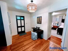 Dog-friendly farm cottage with patio walk to dining & Ecusta Trail ac - Image 2