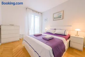 Comfortable and Stylish Apartment - Image 1