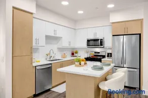 Luxury 1BR Newport Beach Condo with Pool and Gym - Image 4