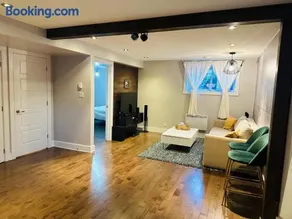 Modern 2BR Suite - 3 Beds- Sleeps 6 - Free Parking - Near Montreal - Image 3