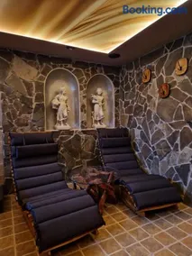 Apartmán so vstupom do privátneho wellness a výhľadom na hrad - Image 5