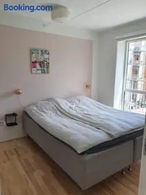 Apartment with canal view - Image 3