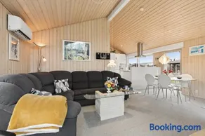 Holiday Home With Indoor Spa Near The Sea - Image 3