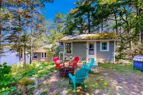 Lakefront cottage with dock, screened porch, & Island in Biscay Pond - Image 2