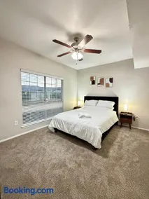 Luxury Dallas Escape- Resort View Prime Location - Image 3