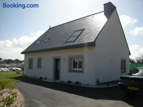 Maison accueillante avec vue sur la mer à Plougrescant - Image 3
