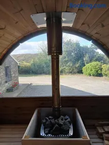 The Hideaway Tragumna a hidden gem by the sea with outdoor sauna - Image 3