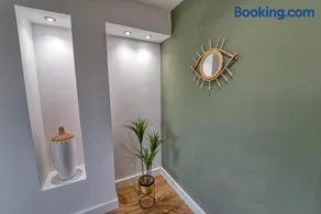 Worcester- 3 Bedrooms - Image 2