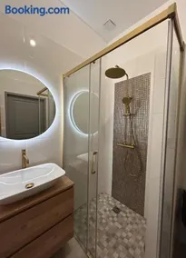 Appartement spacieux avec parking privé - Image 3