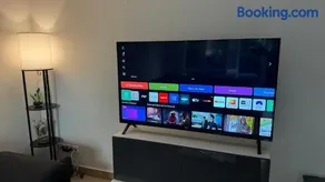 Sonnige Wohnung im Zentrum mit Terrasse u Tiefgarage - Netflix & Prime - Image 2