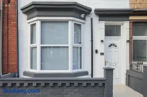Quiet & Modern 3-Bed Home Near Beach & Marina - Image 3