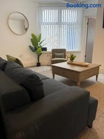 ResiLets - Stanley House - Large, Modern 3 Bed - NEW! - Image 2