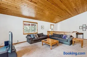 Spacious cabin with shared pools & hot tubs - near skiing hiking & biking - Image 1