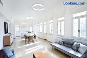 Chic 2BR Apartment close to the beach by HolyGuest - Image 4