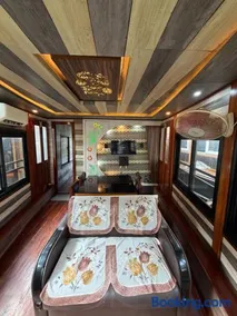 Skylark houseboats - Image 1