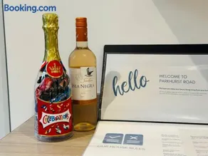 Home Away Luxury Living - Horley - Image 2