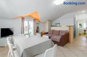 Trbović Apartments Peaceful stay with Free Parking, Pet-Friendly, and Bike Storage in Umag - Image 4