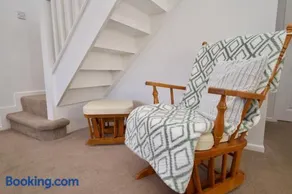 Natures Lodge Fully Furnished Home Coventry - Image 4
