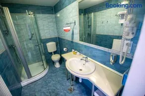 Emerald Boutique Hotel - Image 2