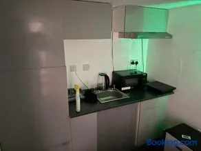 1 bedroom in 3bed house - Image 2