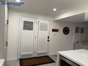 Modern & Stylish 2BR Apartment 658 - Image 4