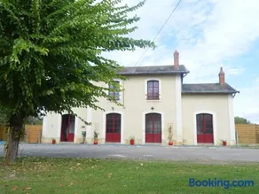 Gîte 13 pers. dans une ancienne gare avec piscine, jardin clos, terrasse et équipements PMR - Image 1