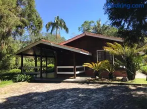 Lindo e aconchegante chalé com piscina, lareira e churrasqueira - Image 2