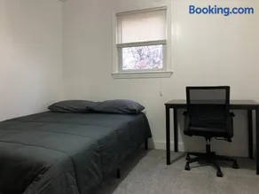 Private house with 4 bedrooms and 2 bathrooms, direct NYC Manhattan train only 10 minute walk away - Image 3